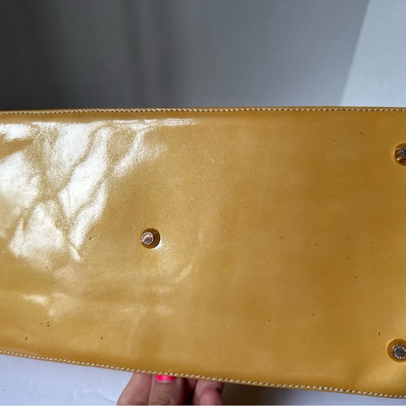 ✨Arcadia Buttercup Yellow Patent Leather Handbag✨ - Picture 13 of 16